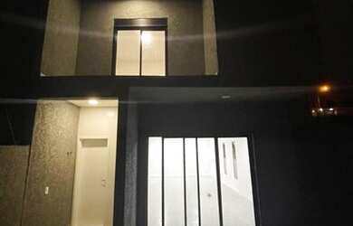 Imagem: A casa possui 2 Dormitórios, 3 Banheiros, 2 Vagas na garagem