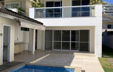 Imagem: A casa em condomínio possui 5 Dormitórios, 5 Banheiros, 4