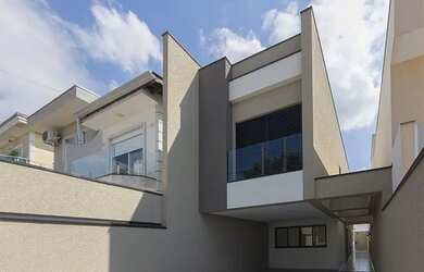 Imagem: A casa em condomínio possui 3 Dormitórios, 2 Banheiros, 4