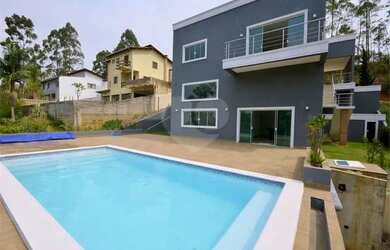 Imagem: A casa em condomínio possui 5 Dormitórios, 5 Banheiros, 5