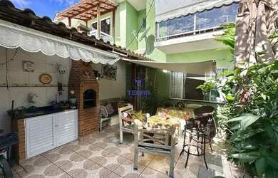 Imagem: A casa possui 3 Dormitórios, 1 Banheiro, 1 Vaga na garagem