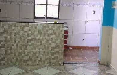 Imagem: A casa possui 3 Dormitórios, 3 Banheiros, 4 Vagas na garagem