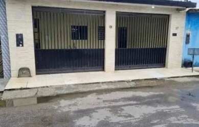 Imagem: A casa possui 3 Dormitórios, 2 Banheiros, 1 Vaga na garagem