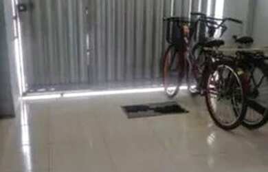 Imagem: A casa possui 2 Dormitórios, 1 Banheiro, 1 Vaga na garagem