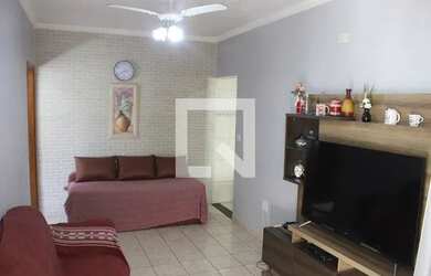 Imagem: A casa possui 3 Dormitórios, 1 Banheiro, 2 Vagas na garagem