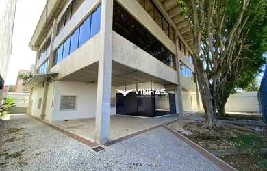 Imagem: O depósito possui 5 Vagas na garagem, 1.099m² de Área e