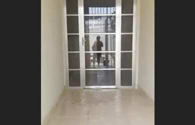 Imagem: A casa possui 2 Dormitórios, 2 Banheiros, 2 Vagas na garagem