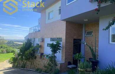 Imagem: A casa em condomínio possui 5 Dormitórios, 5 Banheiros, 5