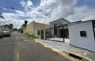 Imagem: A casa em condomínio possui 4 Dormitórios, 5 Banheiros, 3