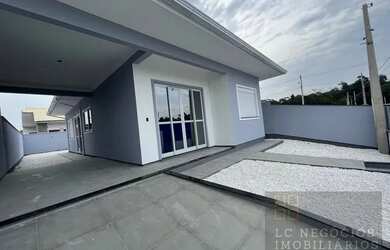 Imagem: A casa possui 3 Dormitórios, 1 Banheiro, 1 Vaga na garagem