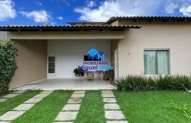 Imagem: A casa possui 3 Dormitórios, 2 Banheiros, 4 Vagas na garagem