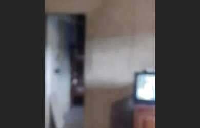 Imagem: A casa possui 3 Dormitórios, 1 Banheiro, 2 Vagas na garagem