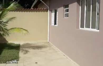 Imagem: A casa possui 2 Dormitórios, 2 Banheiros e 1 Vaga na garagem