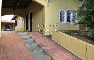 Imagem: A casa possui 2 Dormitórios, 2 Banheiros, 2 Vagas na garagem