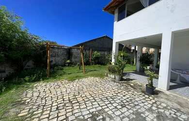 Imagem: A casa possui 3 Dormitórios, 2 Banheiros, 2 Vagas na garagem