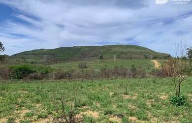 Imagem: O terreno possui 300.000m² de Área e está localizado em