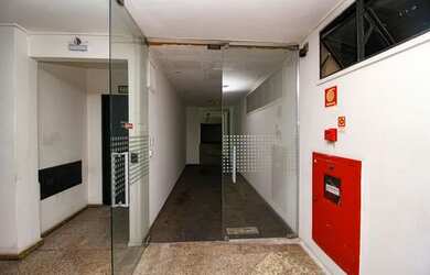 Imagem: O depósito possui 1 Vaga na garagem, 300m² de Área e está