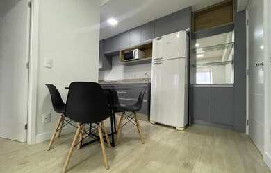 Imagem: O apartamento possui 1 Dormitório, 2 Banheiros, 1 Vaga na garagem