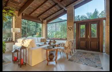 Imagem 1: casa com piscina em condominio na Barra Itanhangá RJ