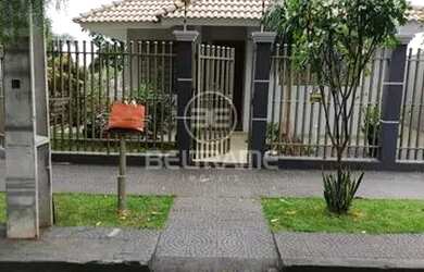 Imagem: A casa possui 3 Dormitórios, 2 Banheiros, 3 Vagas na garagem