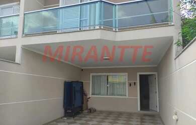 Imagem: A casa possui 3 Dormitórios, 5 Banheiros, 4 Vagas na garagem