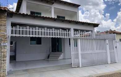 Imagem: A casa em condomínio possui 4 Dormitórios, 5 Banheiros, 3