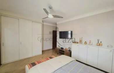 Imagem: A casa em condomínio possui 3 Dormitórios, 2 Banheiros, 3