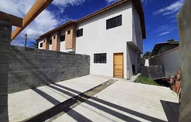 Imagem: A casa possui 2 Dormitórios, 3 Banheiros, 2 Vagas na garagem