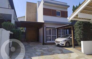 Imagem: A casa possui 3 Dormitórios, 5 Banheiros, 3 Vagas na garagem