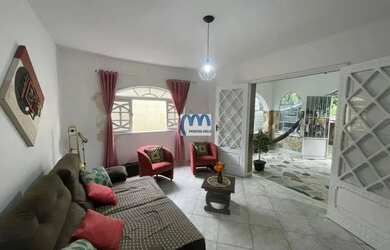 Imagem: A casa possui 3 Dormitórios, 1 Banheiro, 4 Vagas na garagem