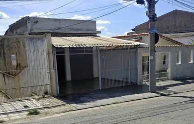 Imagem: A casa possui 2 Dormitórios, 1 Banheiro, 1 Vaga na garagem