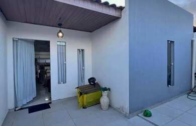 Imagem: A casa possui 3 Dormitórios, 2 Banheiros e 2 Vagas na garagem