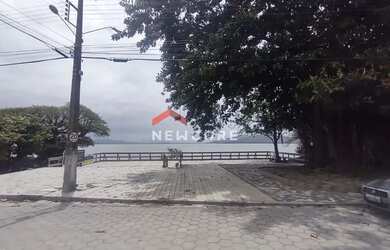 Imagem: A casa possui 3 Dormitórios, 2 Banheiros, 1 Vaga na garagem