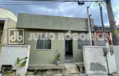 Imagem: A casa possui 2 Dormitórios, 2 Banheiros, 1 Vaga na garagem