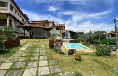 Imagem: A casa em condomínio possui 5 Dormitórios, 3 Banheiros, 2