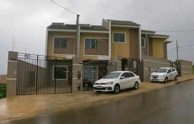 Imagem: A casa possui 2 Dormitórios, 2 Banheiros, 2 Vagas na garagem