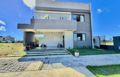 Imagem: A casa em condomínio possui 5 Dormitórios, 5 Banheiros, 2