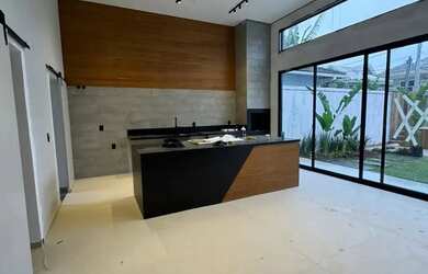 Imagem: A casa em condomínio possui 3 Dormitórios, 4 Banheiros, 4