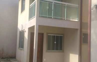 Imagem: A casa possui 2 Dormitórios, 3 Banheiros, 2 Vagas na garagem