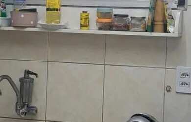 Imagem: O apartamento possui 2 Dormitórios, 1 Banheiro, 1 Vaga na garagem