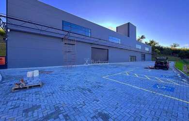Imagem 3: Galpão no Bairro do Salto, com 300 m², estacionamento rotativos para...