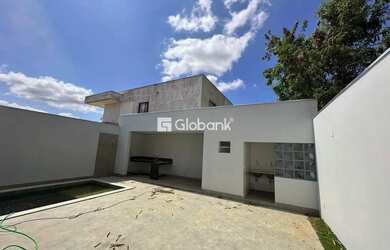 Imagem 12: Casa em Montes Claros, no bairro Ibituruna, à venda