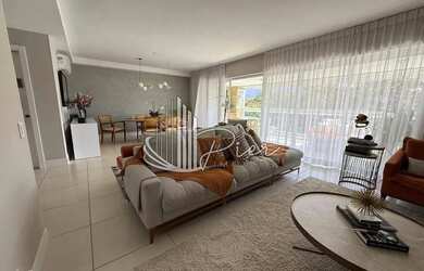 Imagem: O apartamento possui 4 Dormitórios, 5 Banheiros, 3 Vagas na