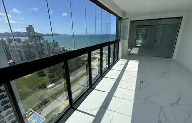 Imagem: O apartamento possui 4 Dormitórios, 5 Banheiros, 4 Vagas na