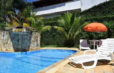 Imagem: A casa possui 3 Dormitórios, 5 Banheiros, 5 Vagas na garagem