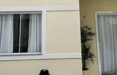 Imagem: A casa possui 3 Dormitórios, 5 Banheiros, 2 Vagas na garagem