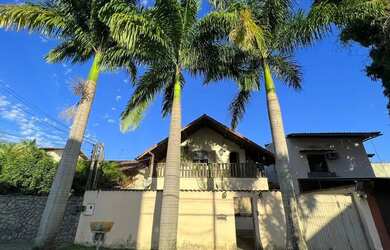 Imagem: A casa possui 5 Dormitórios, 5 Banheiros, 2 Vagas na garagem