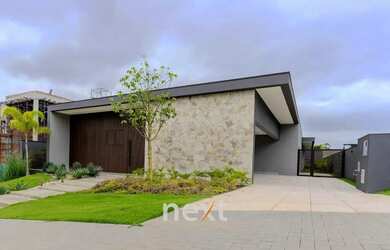 Imagem: A casa em condomínio possui 4 Dormitórios, 5 Banheiros, 4