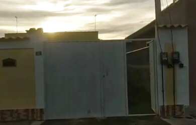 Imagem: A casa possui 1 Dormitório, 1 Banheiro, 1 Vaga na garagem