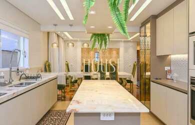 Imagem: A casa em condomínio possui 5 Dormitórios, 5 Banheiros, 4